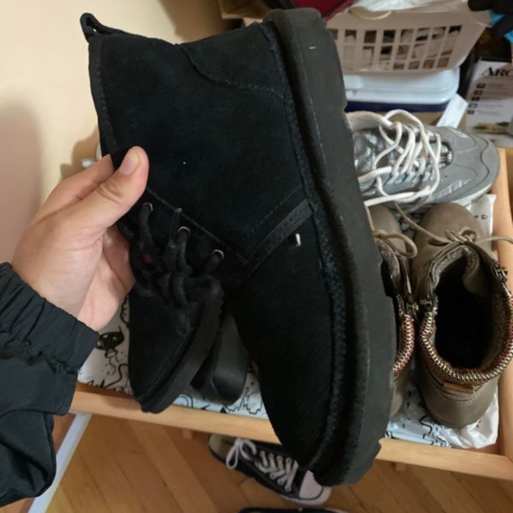 uggs size 4 - Picture 2 of 4